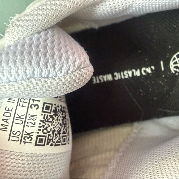 Adidas Kids White Sneakers size 13 toddler - Picture 3 of 6